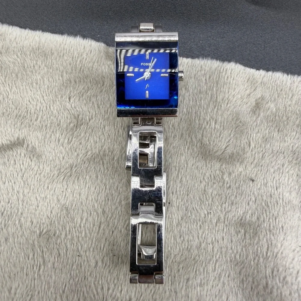Vintage Fossil Watch Women's F2 Silver Tone Blue Untested 6.5